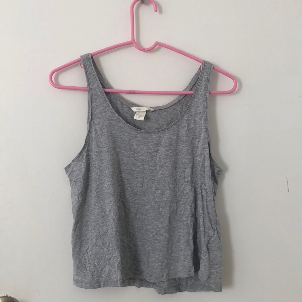 gray tank top